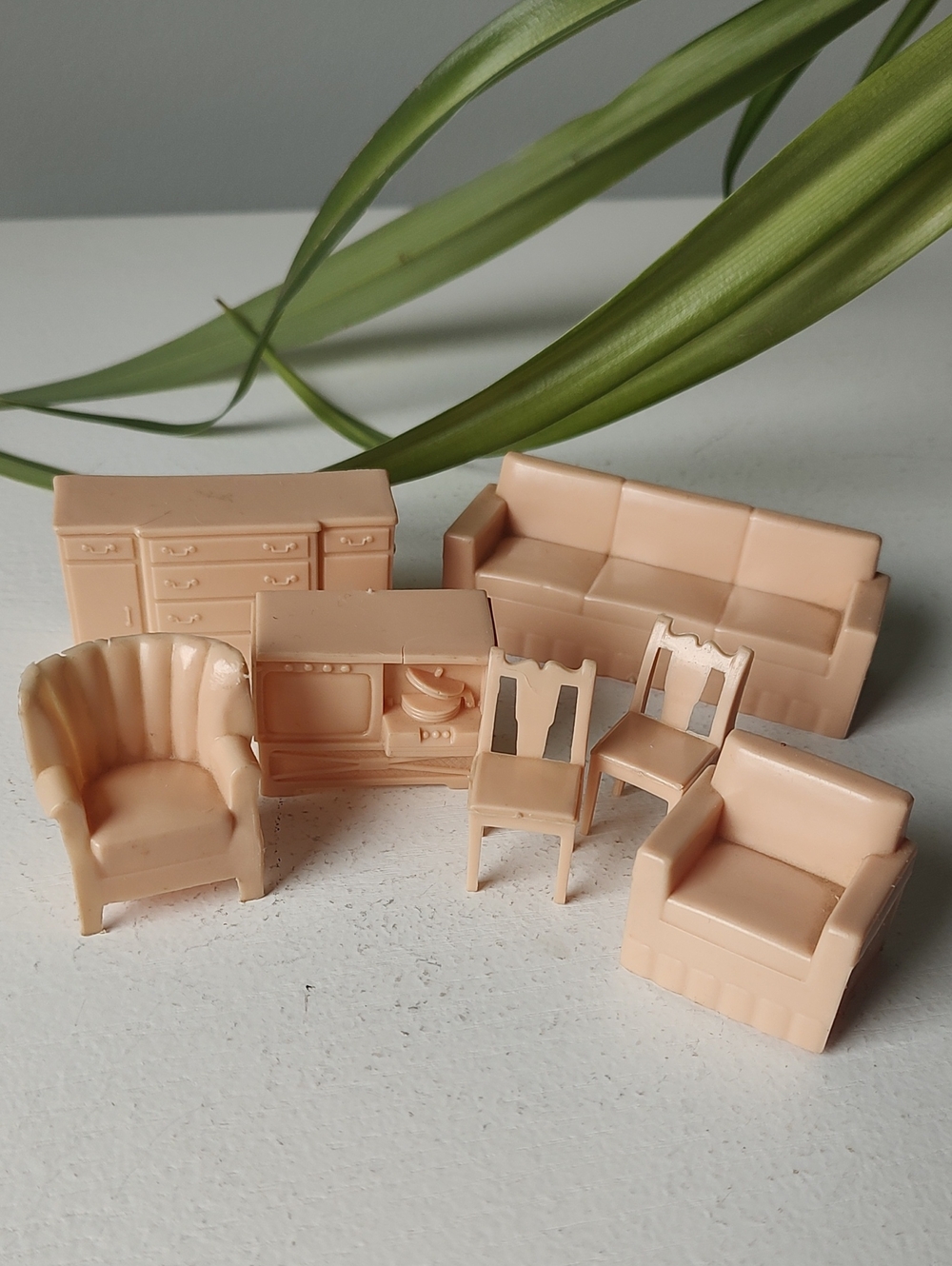 Bundle Of 7 Vintage Miniature Dollhouse Pieces